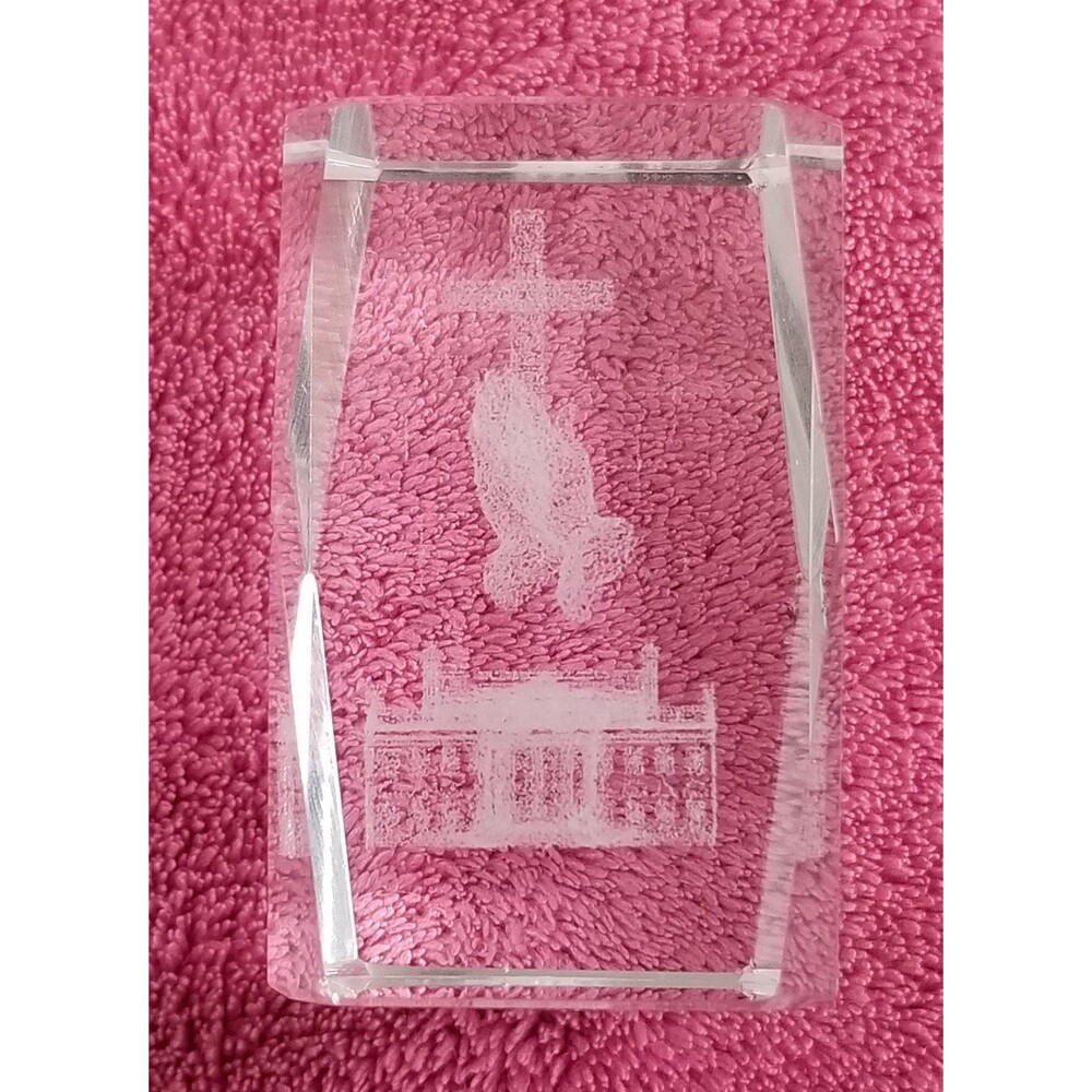 Laser etched crystal paperweight praying hands and cross over White House